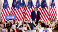 Foto :Mantan Presiden AS Donald Trump tiba untuk berbicara di Mar-a-Lago Club di Palm Beach, Florida, pada 15 November 2022. © ALON SKUY / AFP